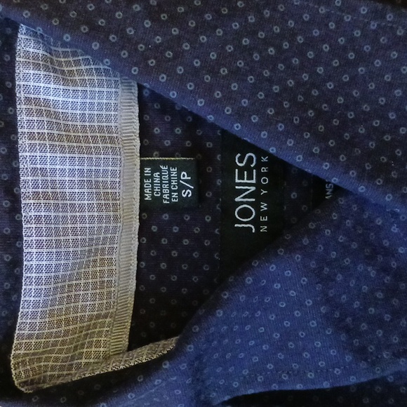 Man's shirt small - Picture 2 of 7